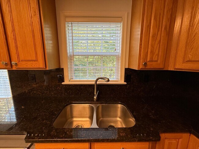Building Photo - 935 Charter Oaks Dr