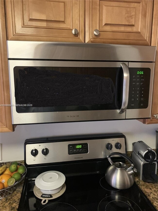 Building Photo - 900 Bay Dr