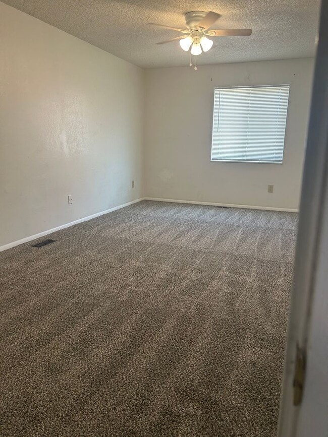 Building Photo - $1950 2 Bed/2 Bath + Bonus Room On Spacious Corner Lot off Briargate