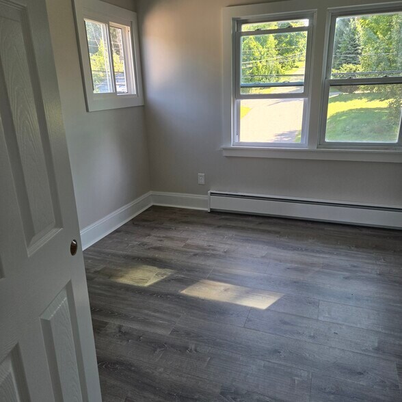 Building Photo - 785 Warwick Tpke