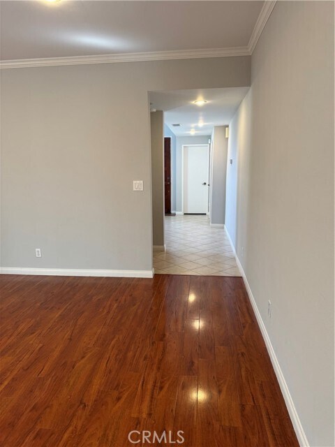 Building Photo - 996 W Huntington Dr