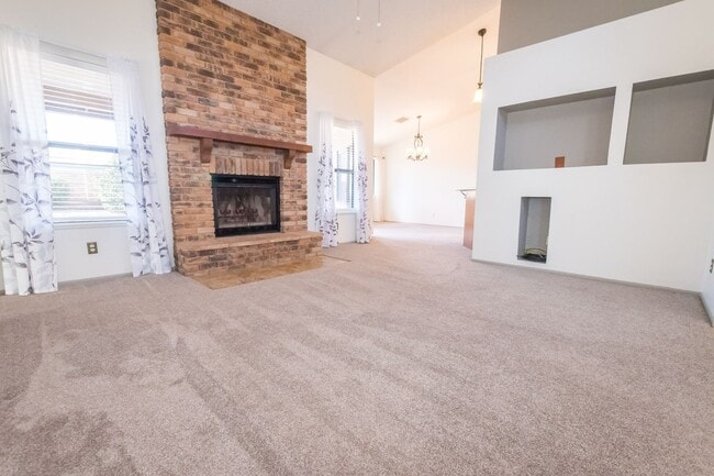 Building Photo - Beautifully Updated 2BR/2BA Home – Near Fort Huachuca