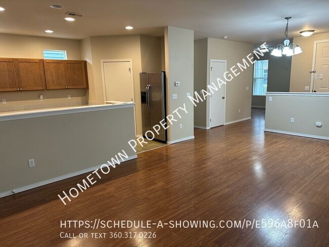 Building Photo - 4332 Freemont St NE