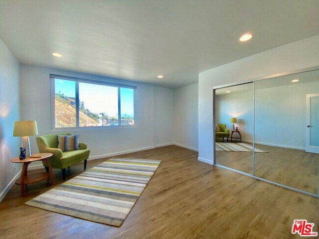 Building Photo - 6824 Esplanade