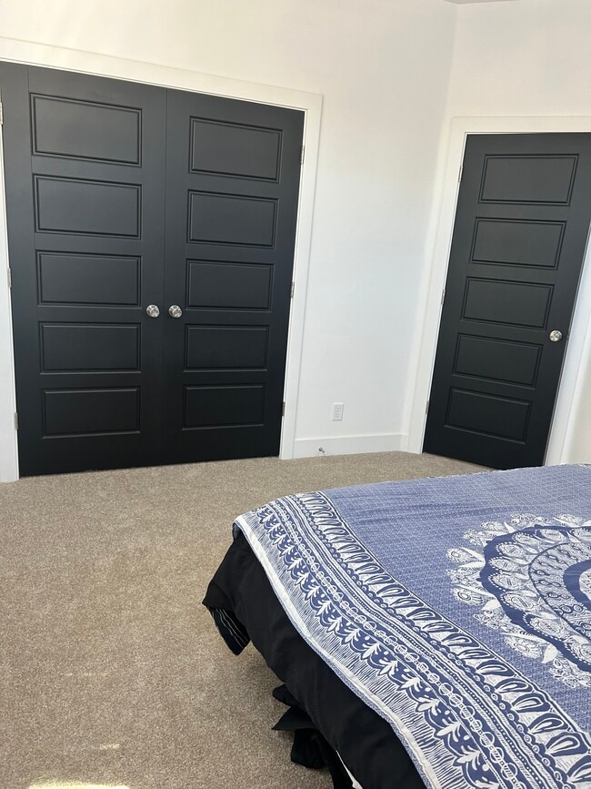 Building Photo - 868 E Desert Cactus Dr