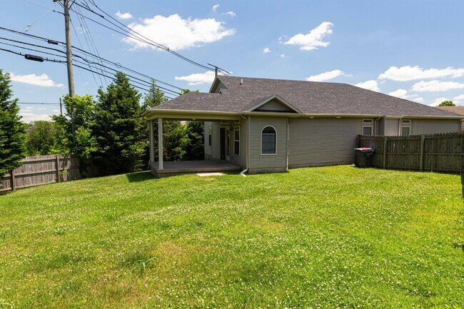 Building Photo - 749 Whispering Brook Trce