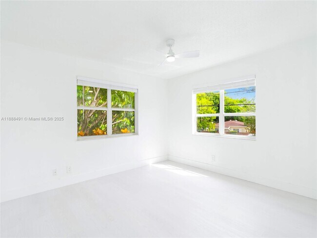 Building Photo - 2025 Miami Rd