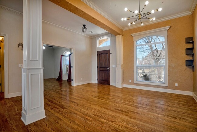 Building Photo - Executive Bentonville Home convenient to WM Home Office and more!