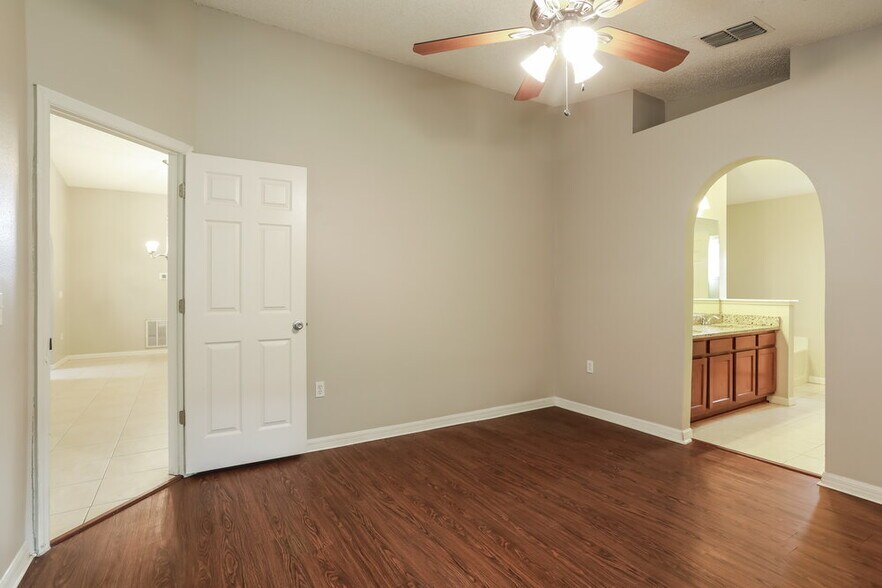Building Photo - 7390 Overland Park Blvd