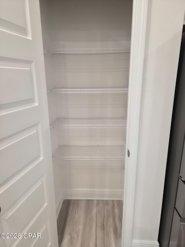 Building Photo - 460 Melrose Wy