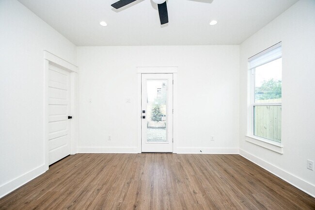 Building Photo - 4101 Victoria