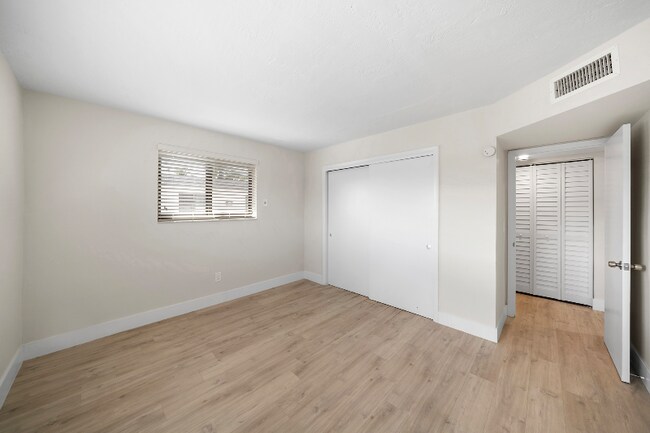 Building Photo - 1310 W 29th St