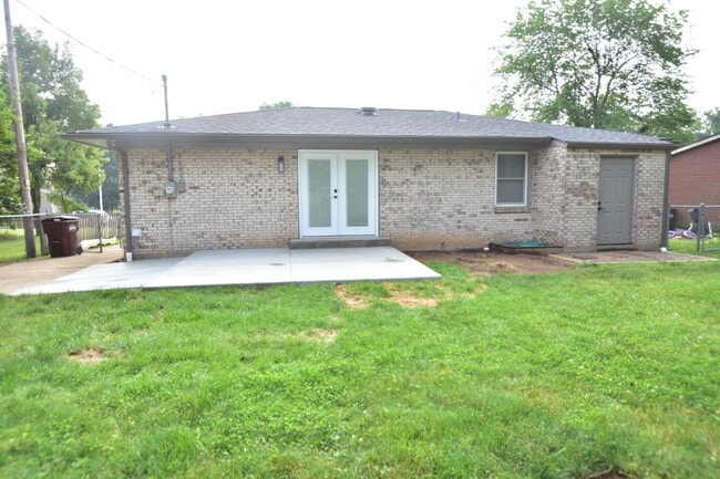 Building Photo - 3805 Wedgewood Ct