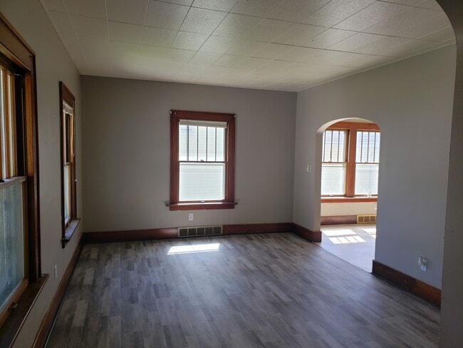 Building Photo - 1837 W 8th St