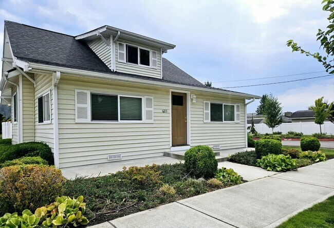 Primary Photo - Charming house in desirable downtown Sumner