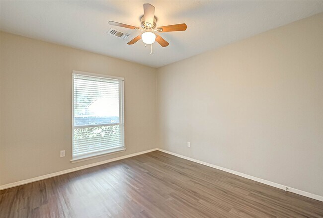 Building Photo - 910 Redway Ln