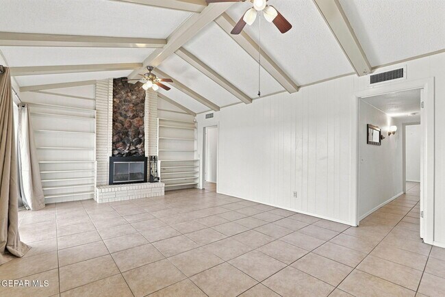 Building Photo - 6621 Mesa Grande Ave