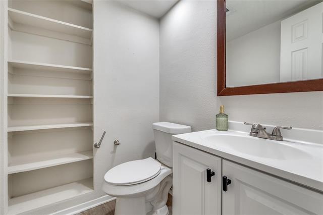 Building Photo - 10211 Regal Oaks Dr