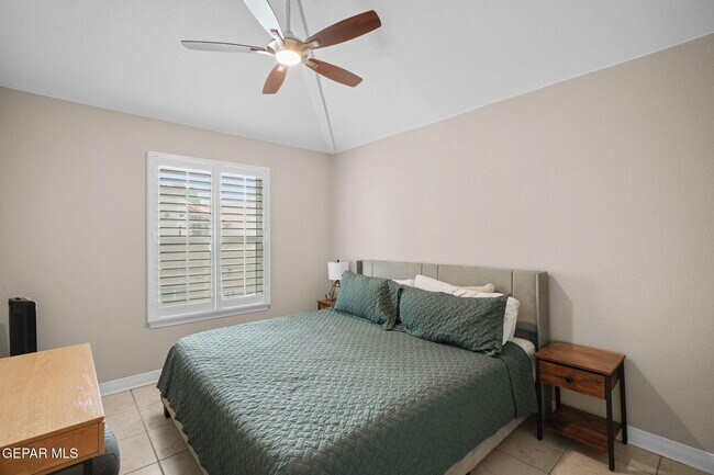 Building Photo - 6052 Bandolero Dr