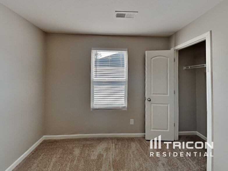 Building Photo - 76 Blakeford Dr
