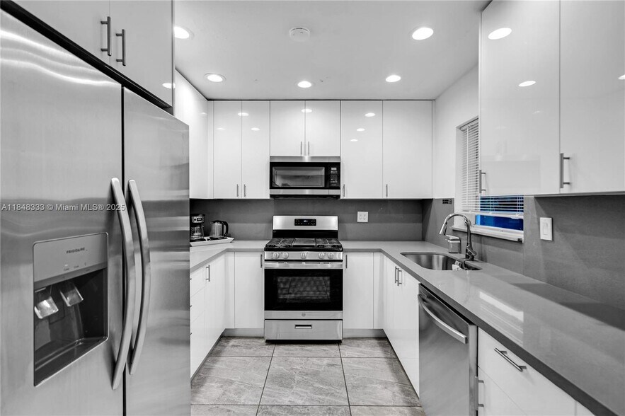 Primary Photo - 1165 SW 4th Ter