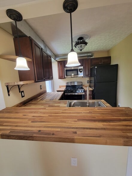 Building Photo - 933 Bleigh Ave