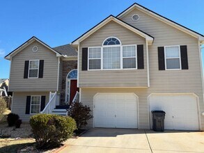 Building Photo - A must see! 5+ bedroom, 3 full bath, split foyer, on a cul-de-sac