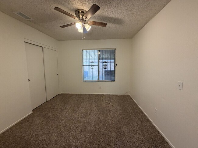 Building Photo - 560 S Quince Ave