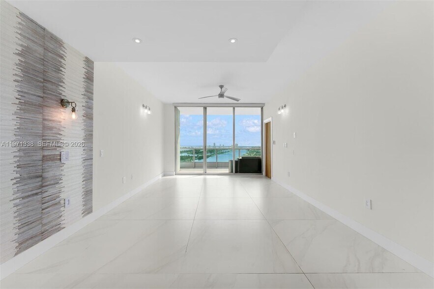 Building Photo - 900 Biscayne Blvd