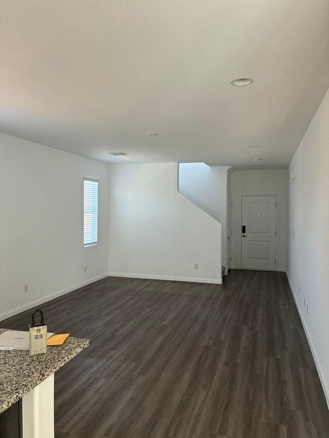 Building Photo - Beautiful 4 Bedroom Home in Southwest Vegas!
