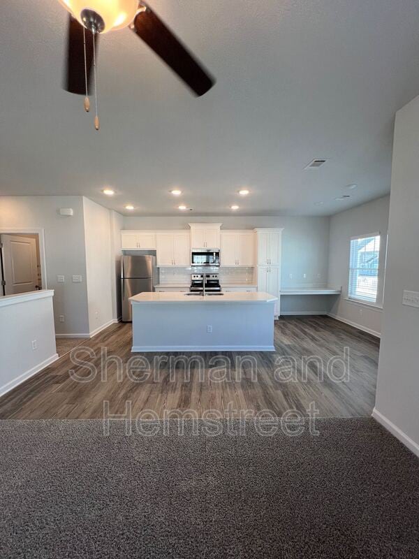 Building Photo - 2046 Lotus Dr