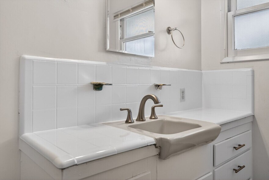 Building Photo - 525 Chestnut Ave