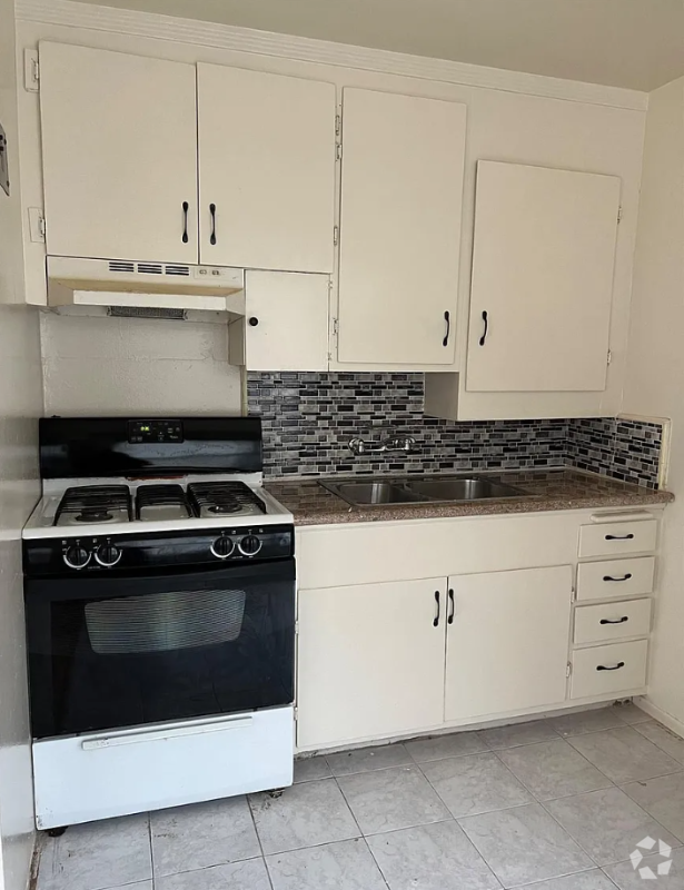 Building Photo - 3223 Taraval St