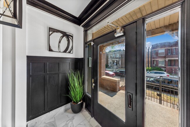 Building Photo - 6227 S Langley Ave