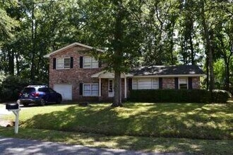 Building Photo - Great Location - Three Bedroom - Two and a half Bath Home