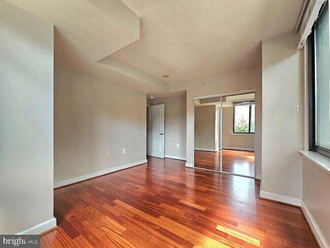Building Photo - 2451 Midtown Ave