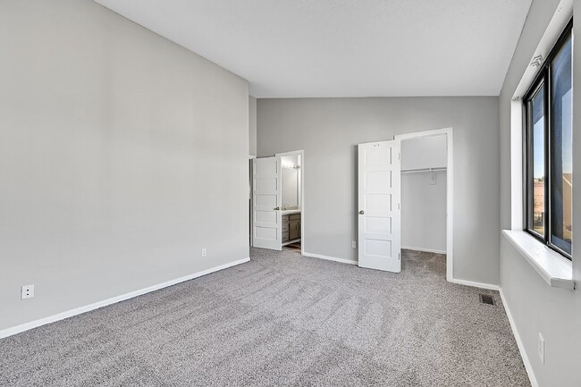 Building Photo - $1,650  2-Bed, 2 Bath Townhouse with Charm...