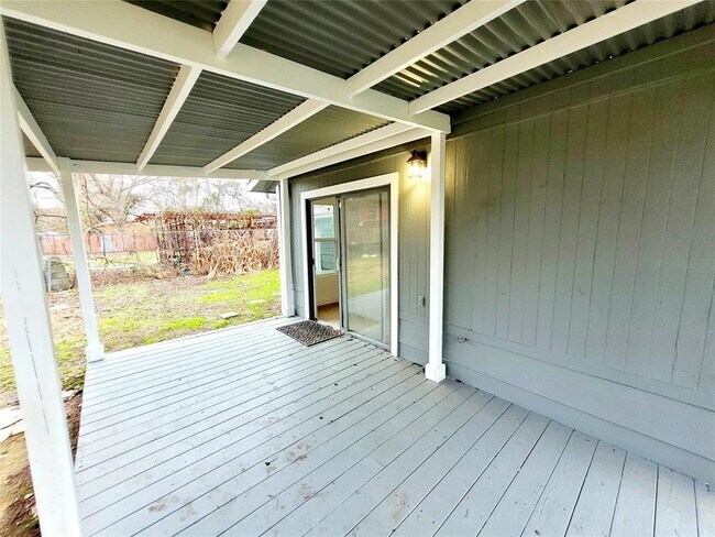 Building Photo - 317 W Houston Ave