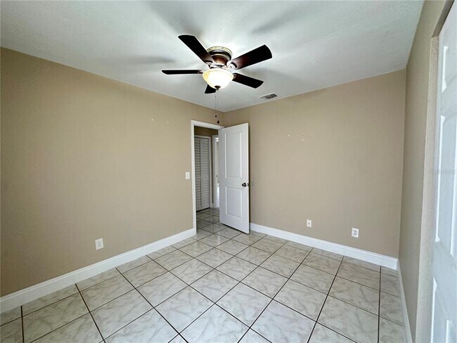 Building Photo - 27 W Country Cove Way