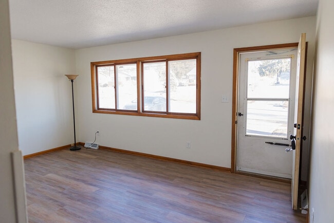Building Photo - 417 Watrous Ave