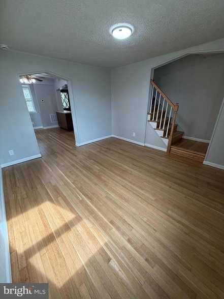 Building Photo - 229 Endsleigh Ave