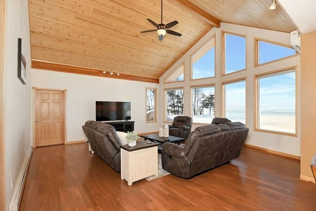 Building Photo - STR - 44855 Tide Place