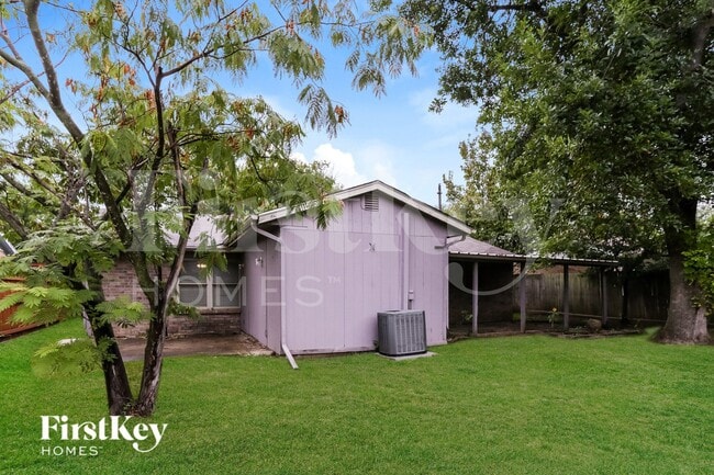Building Photo - 604 Circleview Dr
