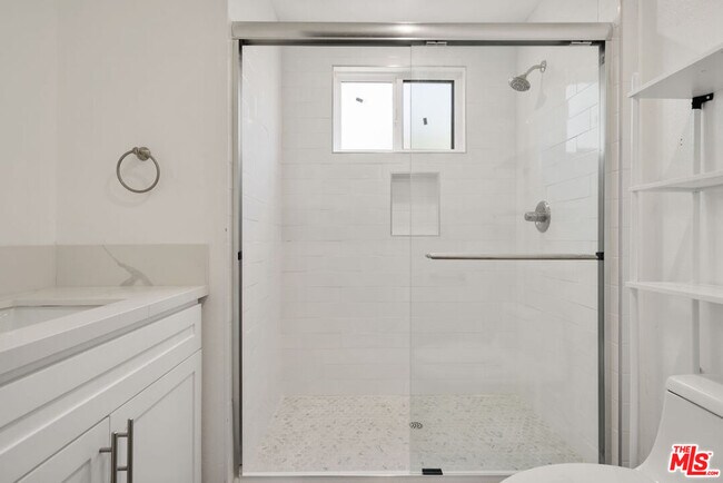 Building Photo - 1341 Mariposa Ave