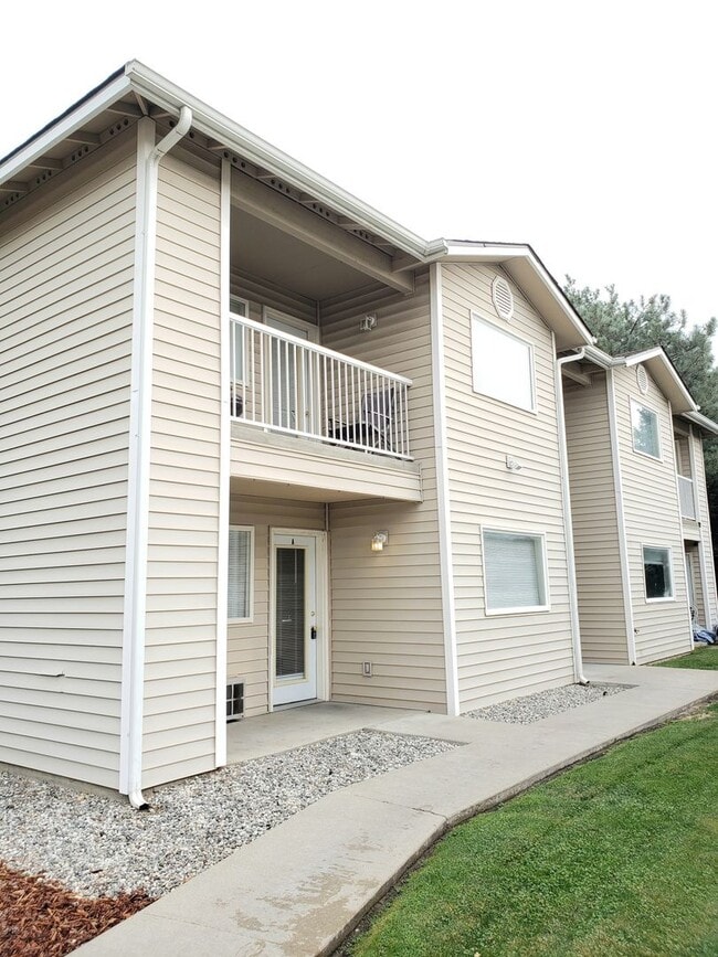 Building Photo - 591 Eastmont Ave