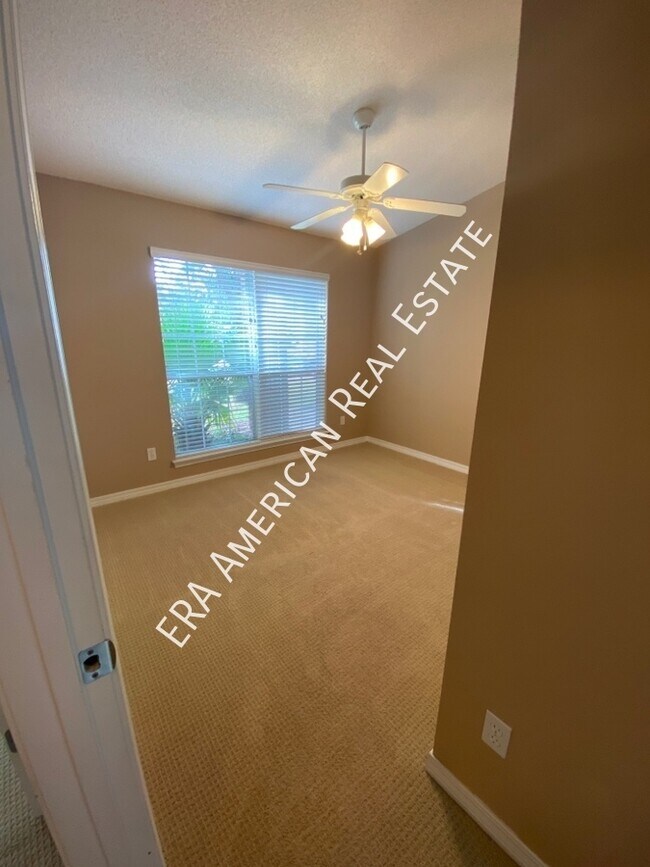 Building Photo - 1922 Everglades Dr