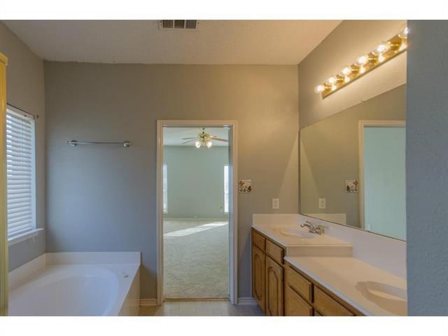 Building Photo - 1532 Tanglewood Dr