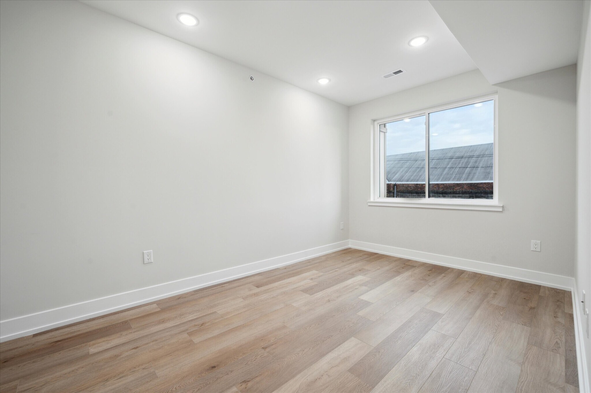 Building Photo - 701 N 40th St