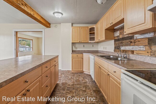 Building Photo - 3 br, 2 bath House - 219 Mossyrock Ave