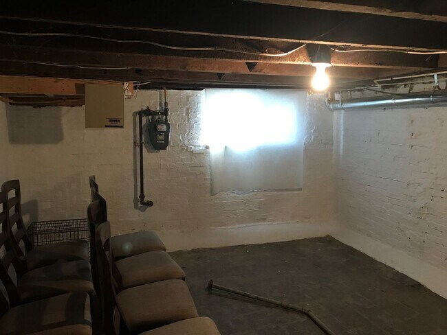 Building Photo - Updated 3-Bedroom, 1-Bath Home in HOT Remi...